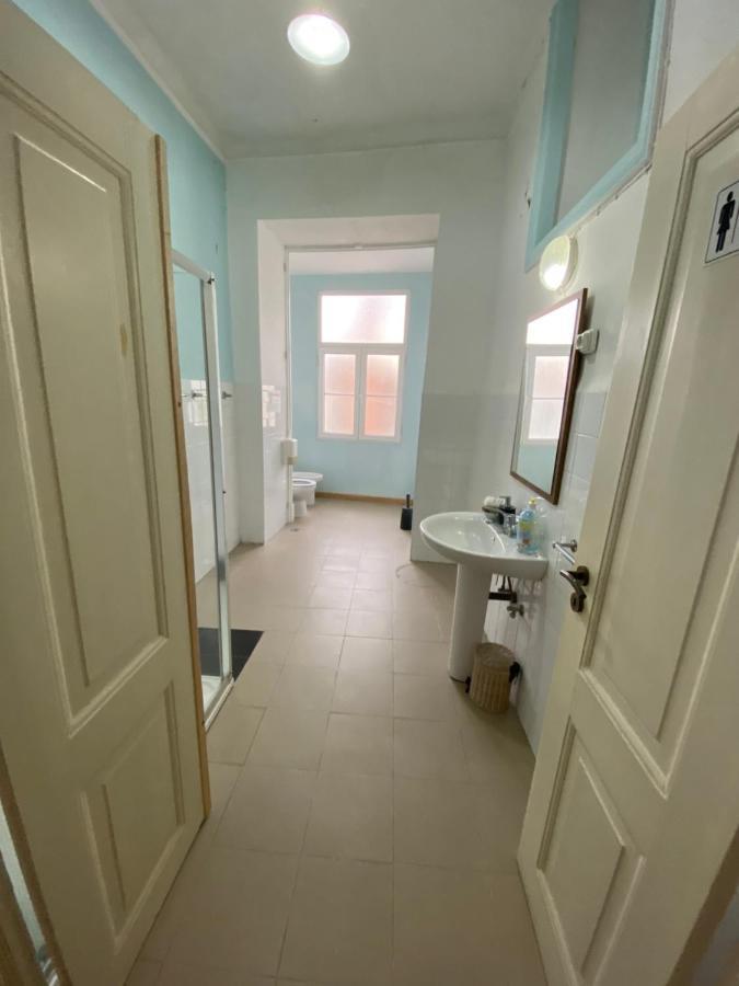 Artdeco Chiado 4 - Large Comfortable Double Room With Shared Bathroom Lisboa Dış mekan fotoğraf