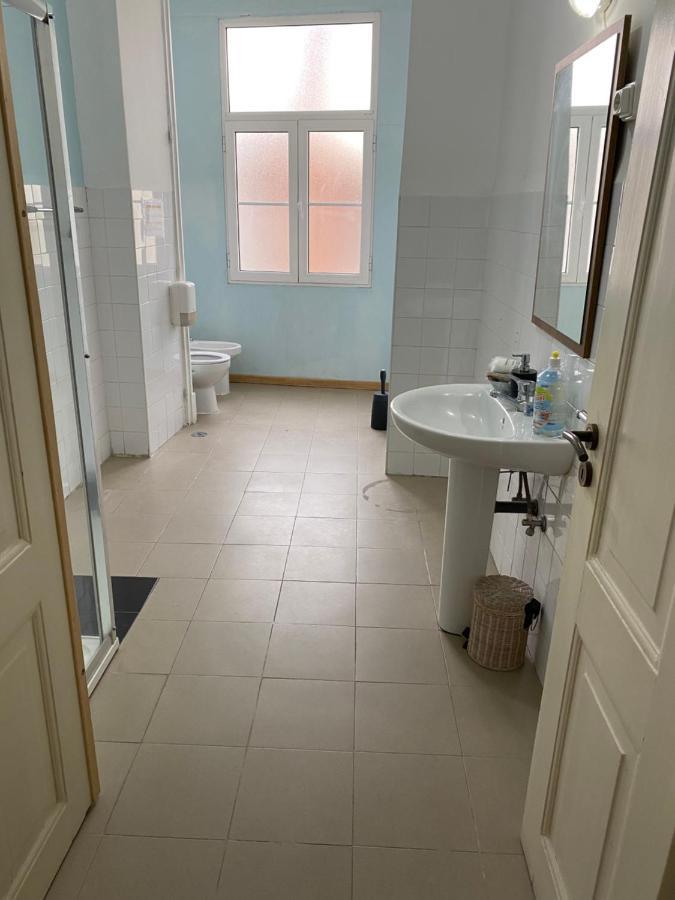 Artdeco Chiado 4 - Large Comfortable Double Room With Shared Bathroom Lisboa Dış mekan fotoğraf
